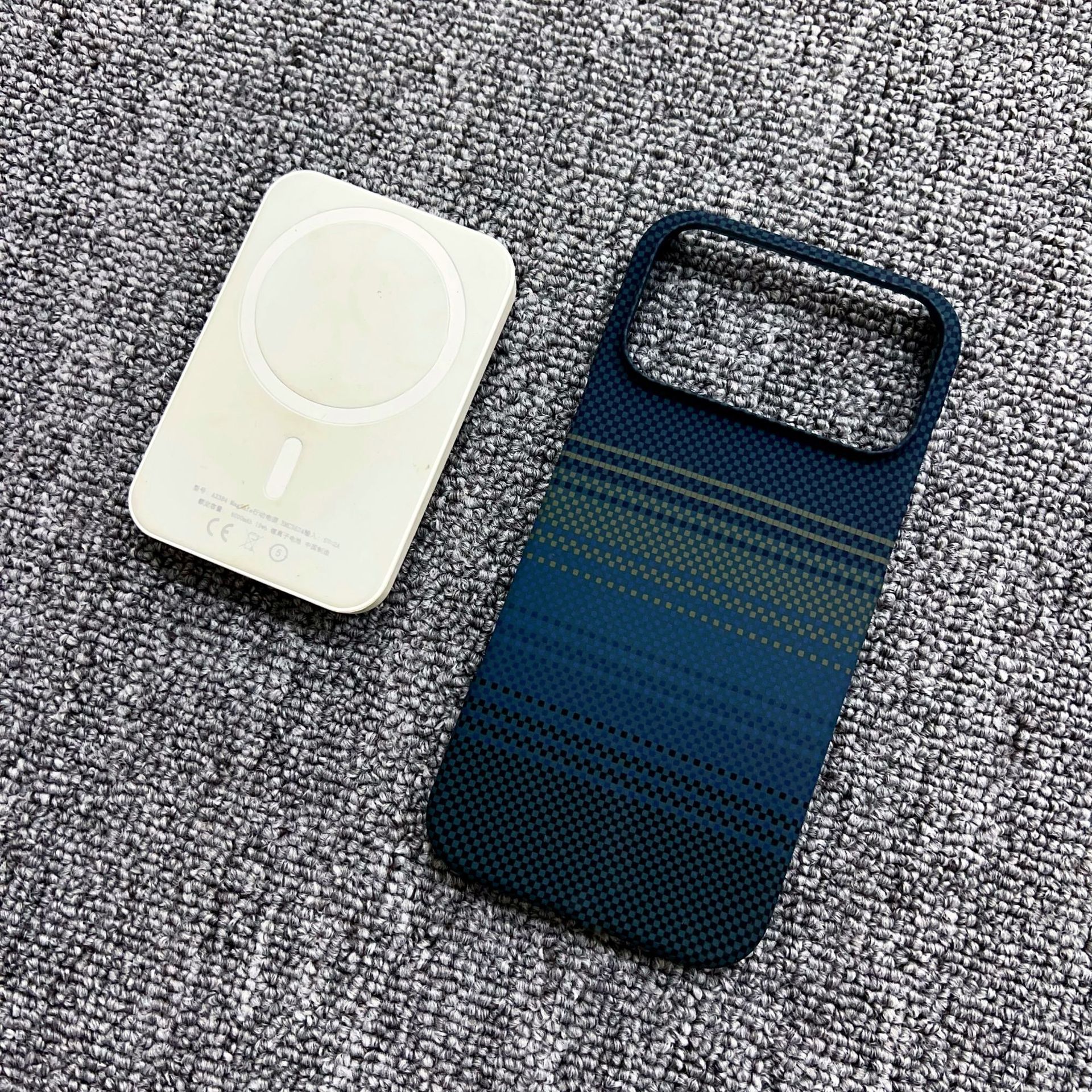 Carbon Fiber Kevlar Magnetic Gradient Phone Case