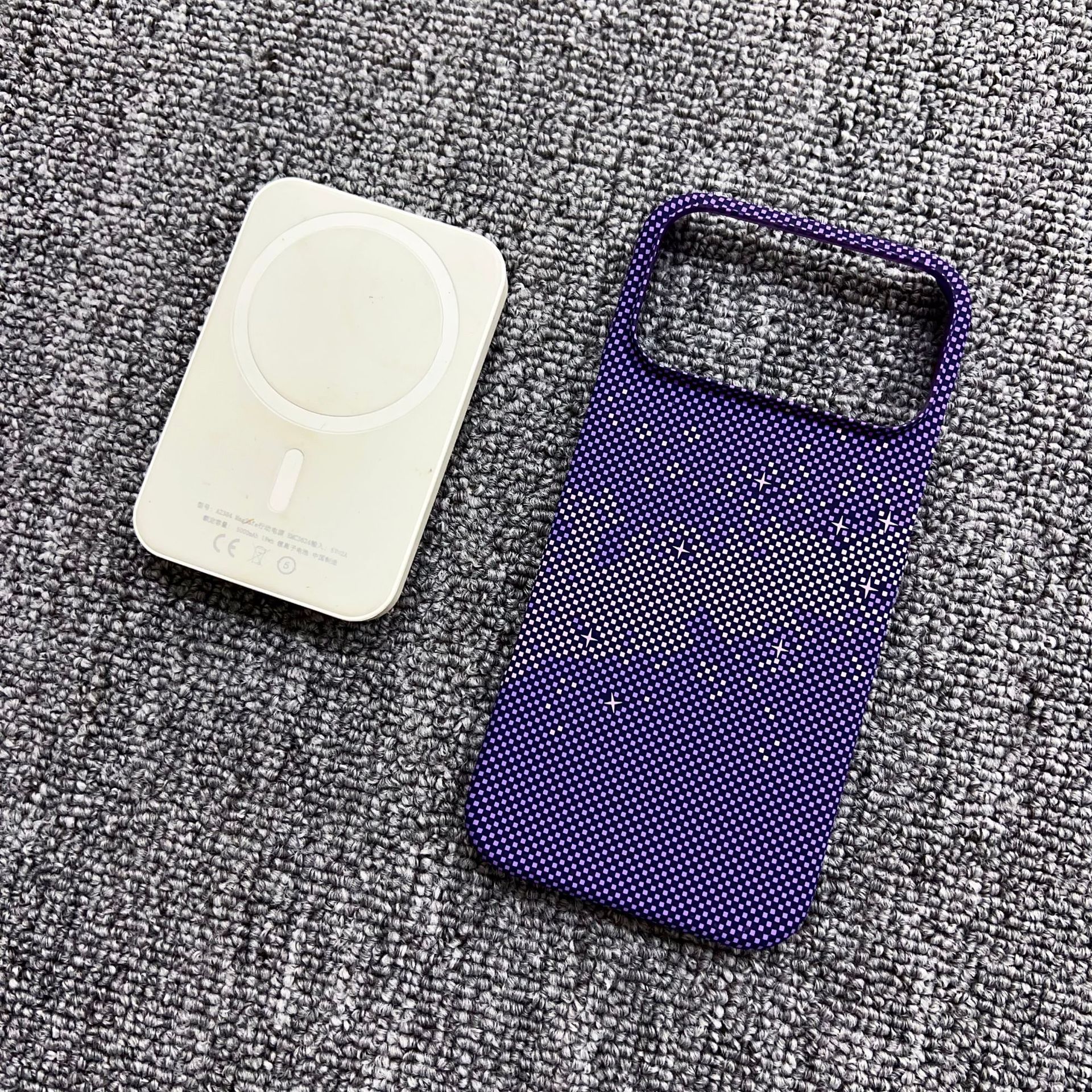 Carbon Fiber Kevlar Magnetic Gradient Phone Case