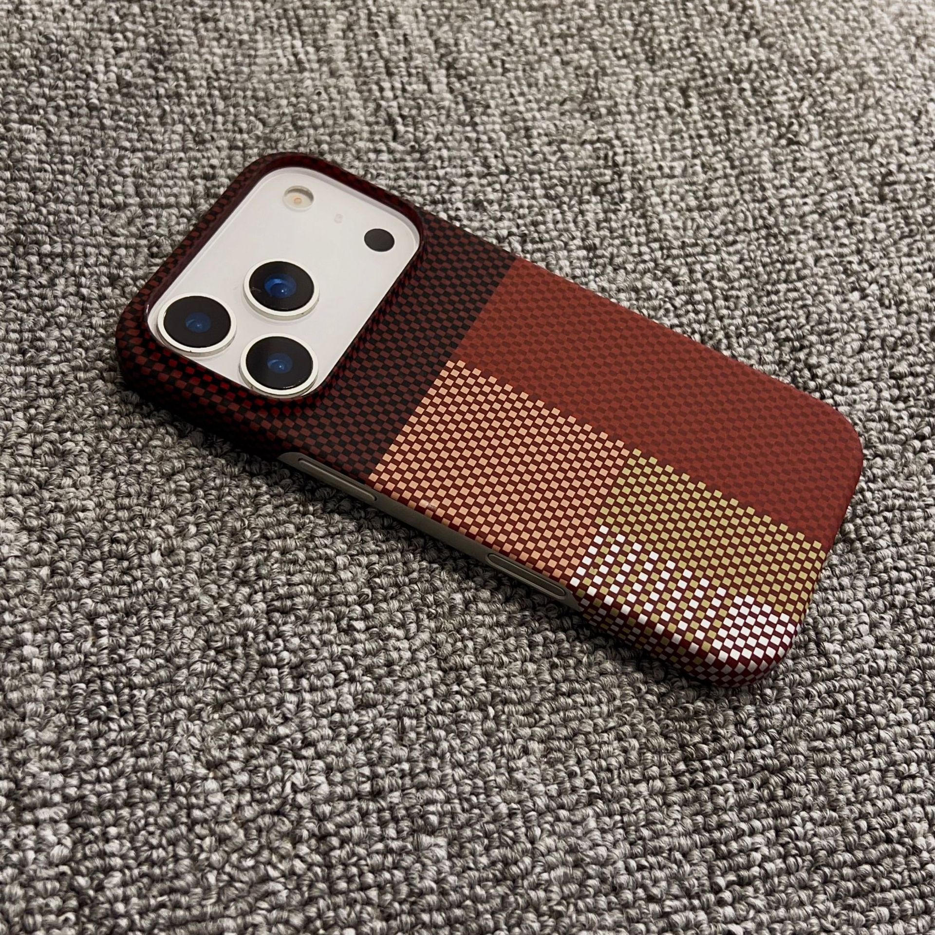 Carbon Fiber Kevlar Magnetic Gradient Phone Case