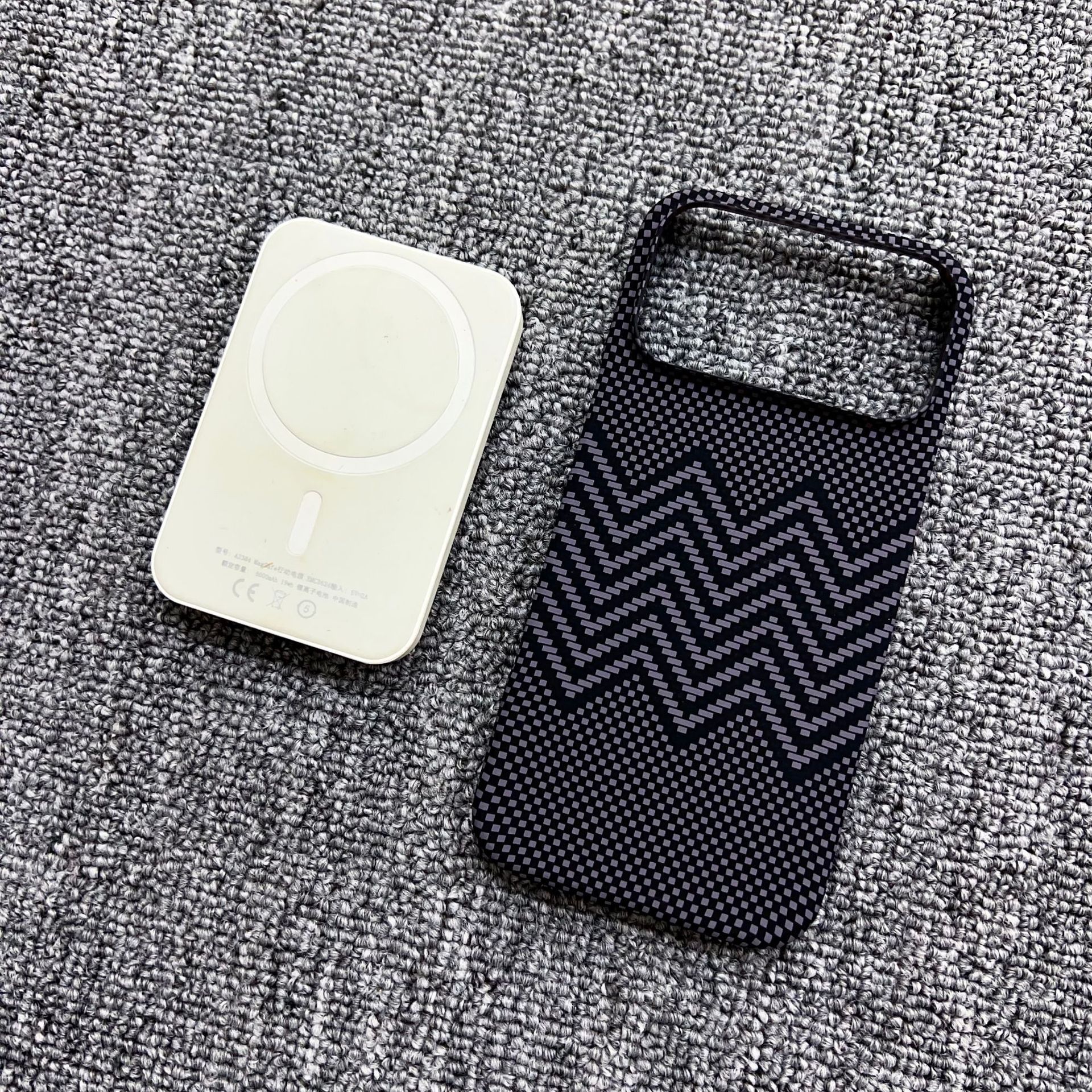 Carbon Fiber Kevlar Magnetic Gradient Phone Case