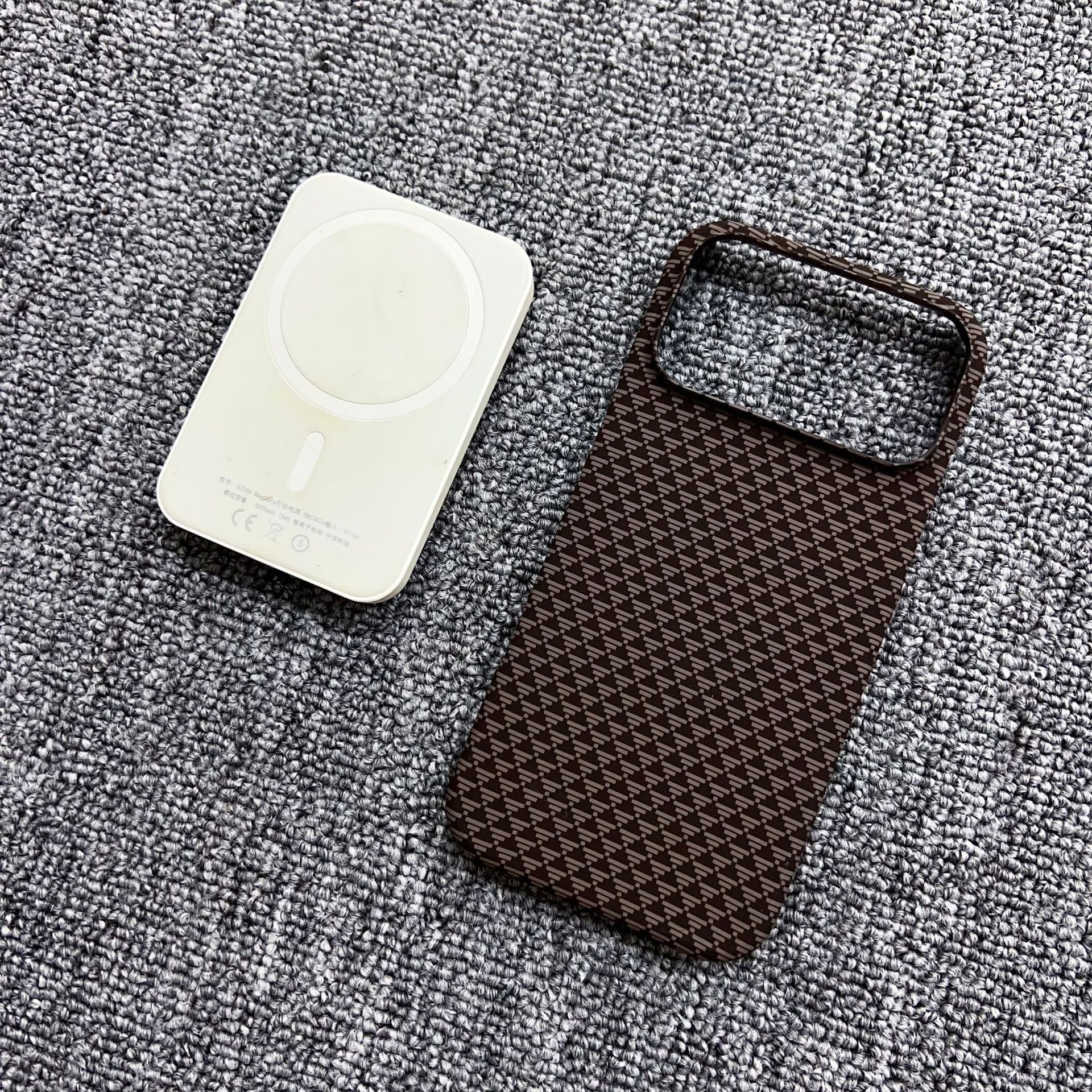Carbon Fiber Kevlar Magnetic Gradient Phone Case