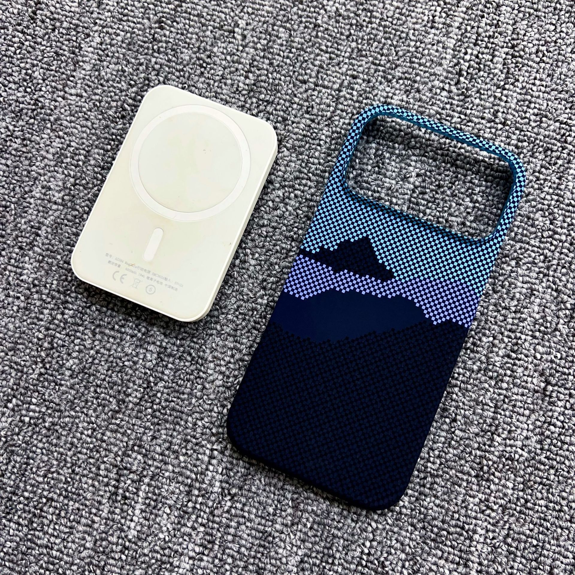 Carbon Fiber Kevlar Magnetic Gradient Phone Case