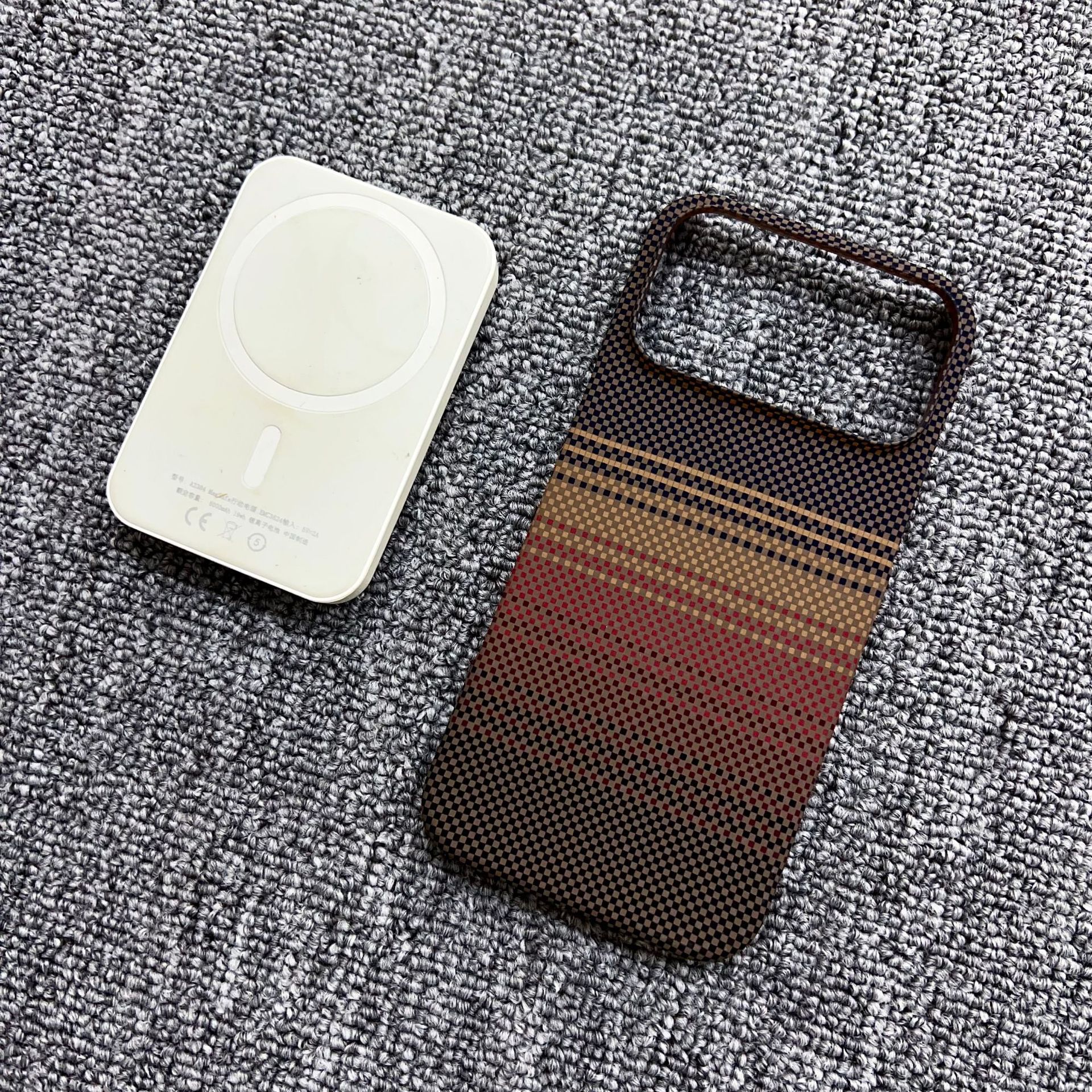 Carbon Fiber Kevlar Magnetic Gradient Phone Case